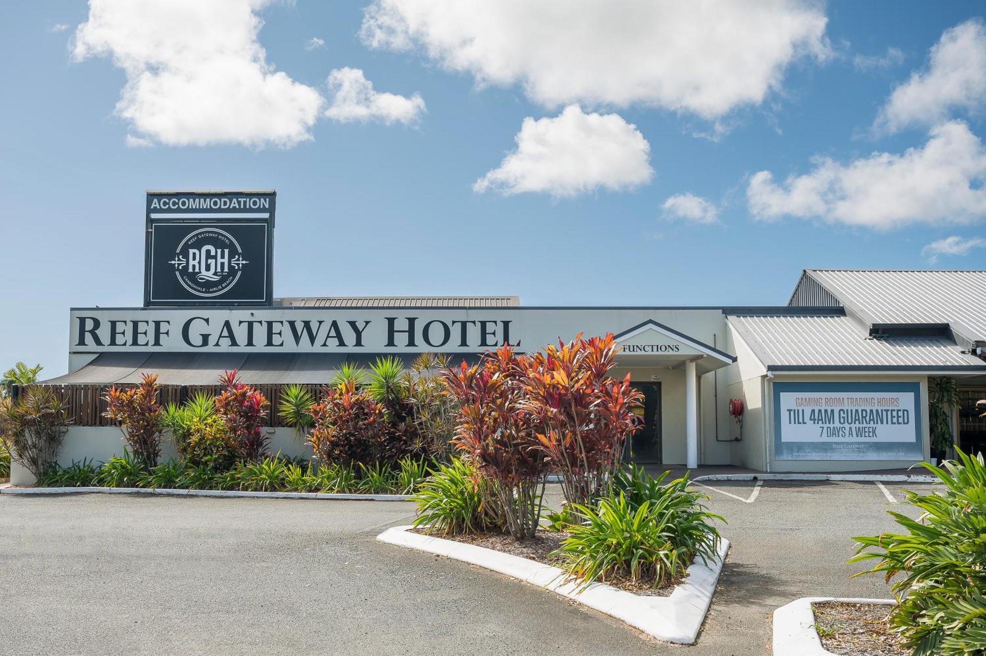 Reef Gateway Hotel Еърли Бийч Екстериор снимка