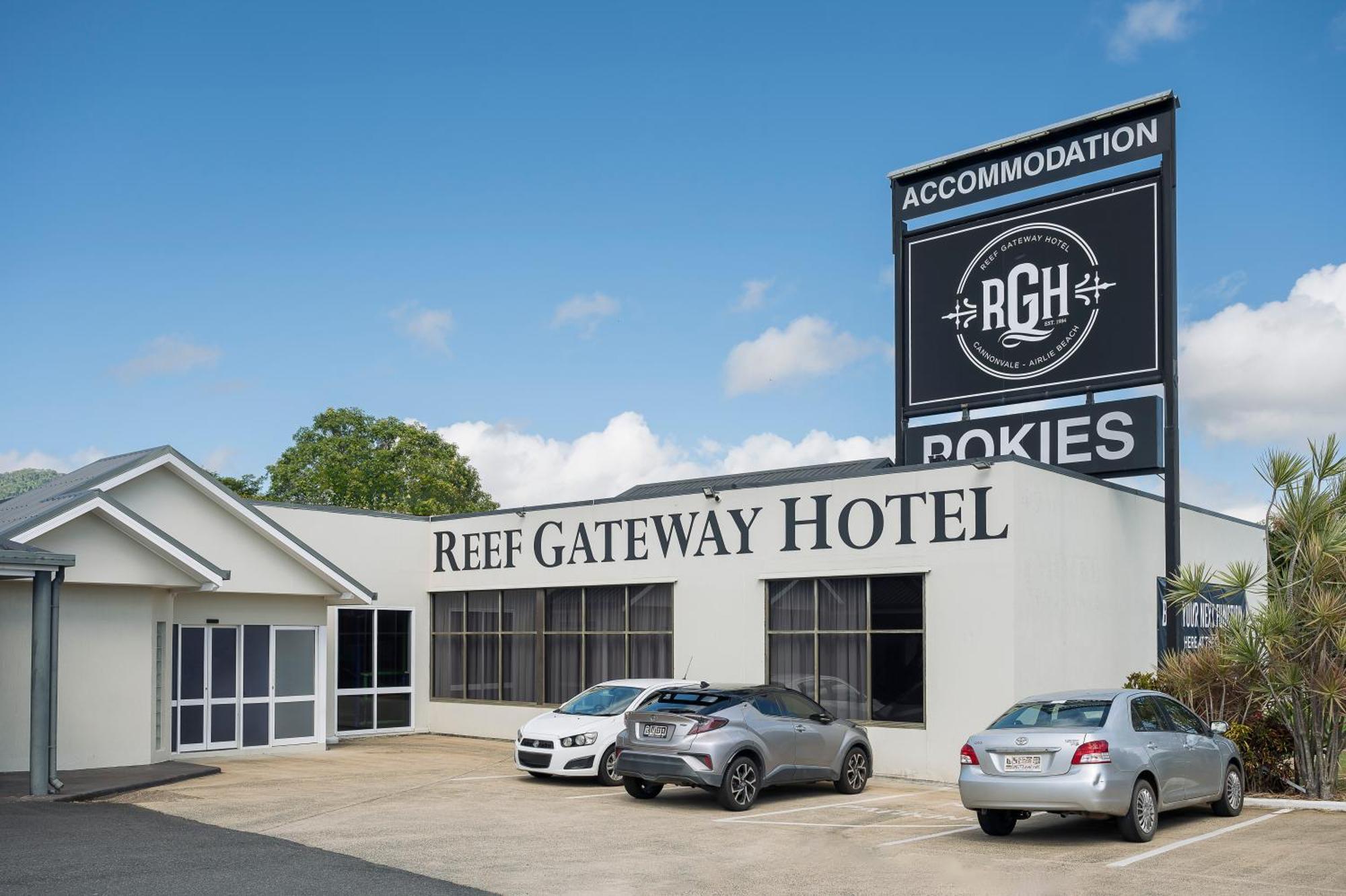 Reef Gateway Hotel Еърли Бийч Екстериор снимка