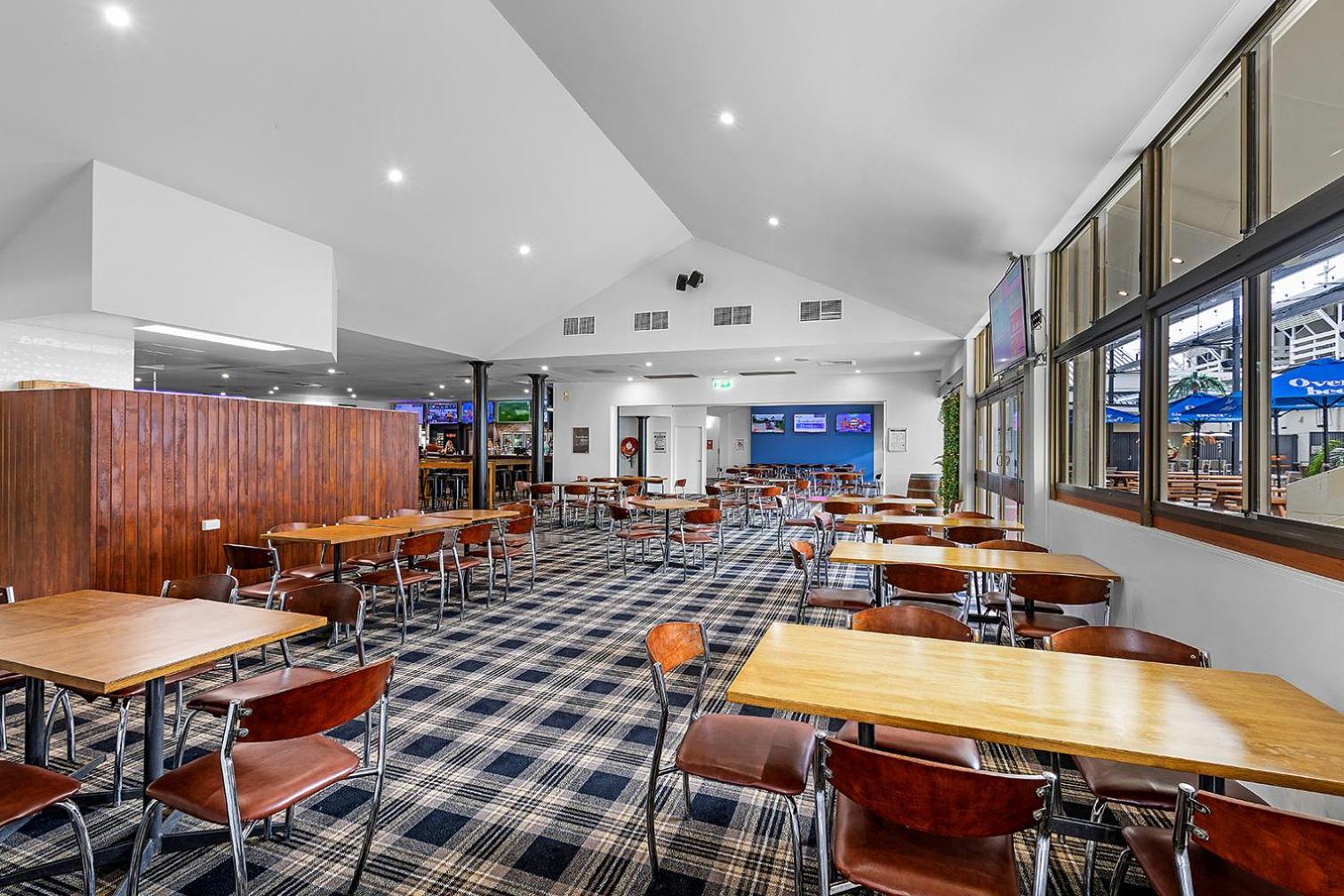 Reef Gateway Hotel Еърли Бийч Екстериор снимка
