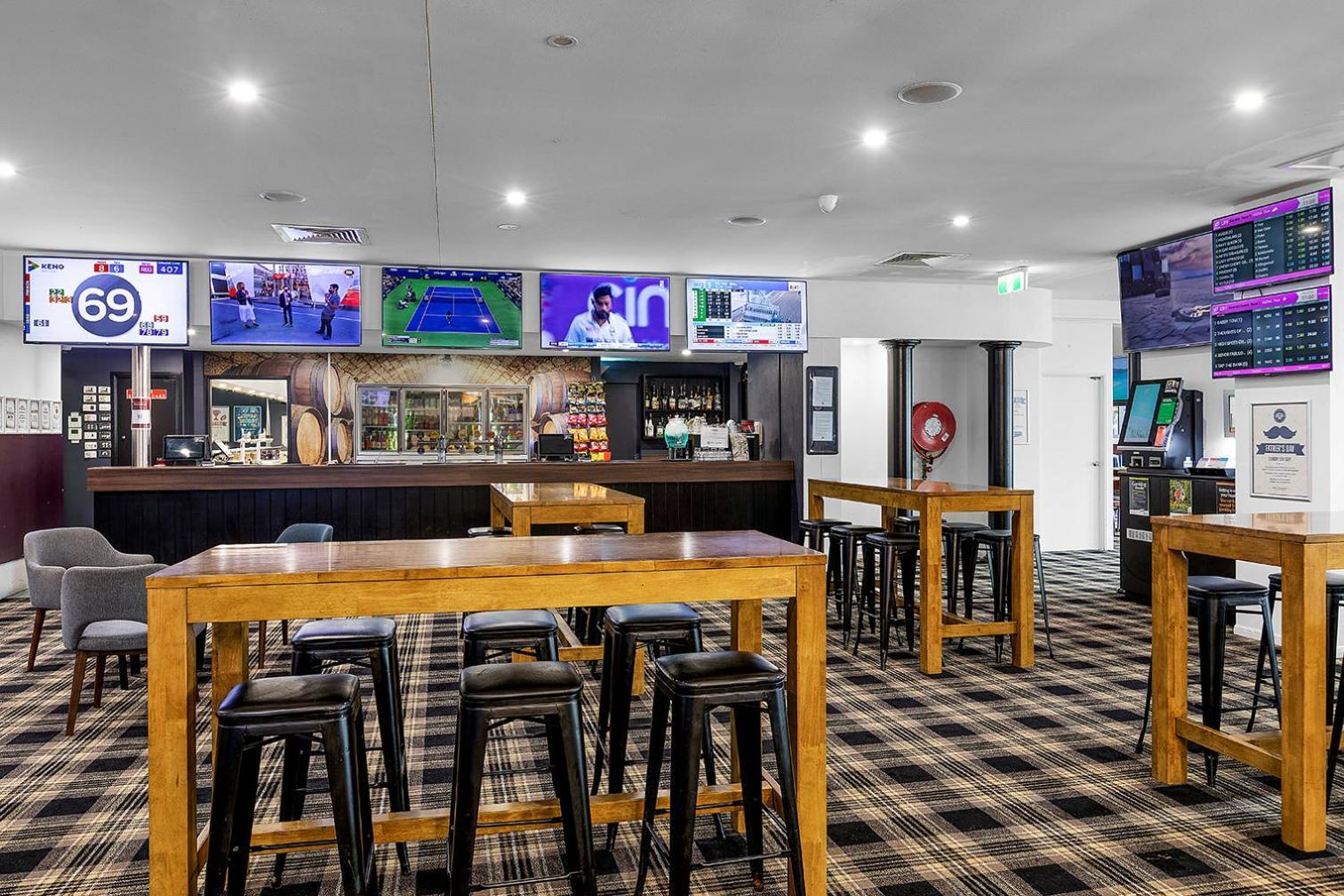 Reef Gateway Hotel Еърли Бийч Екстериор снимка