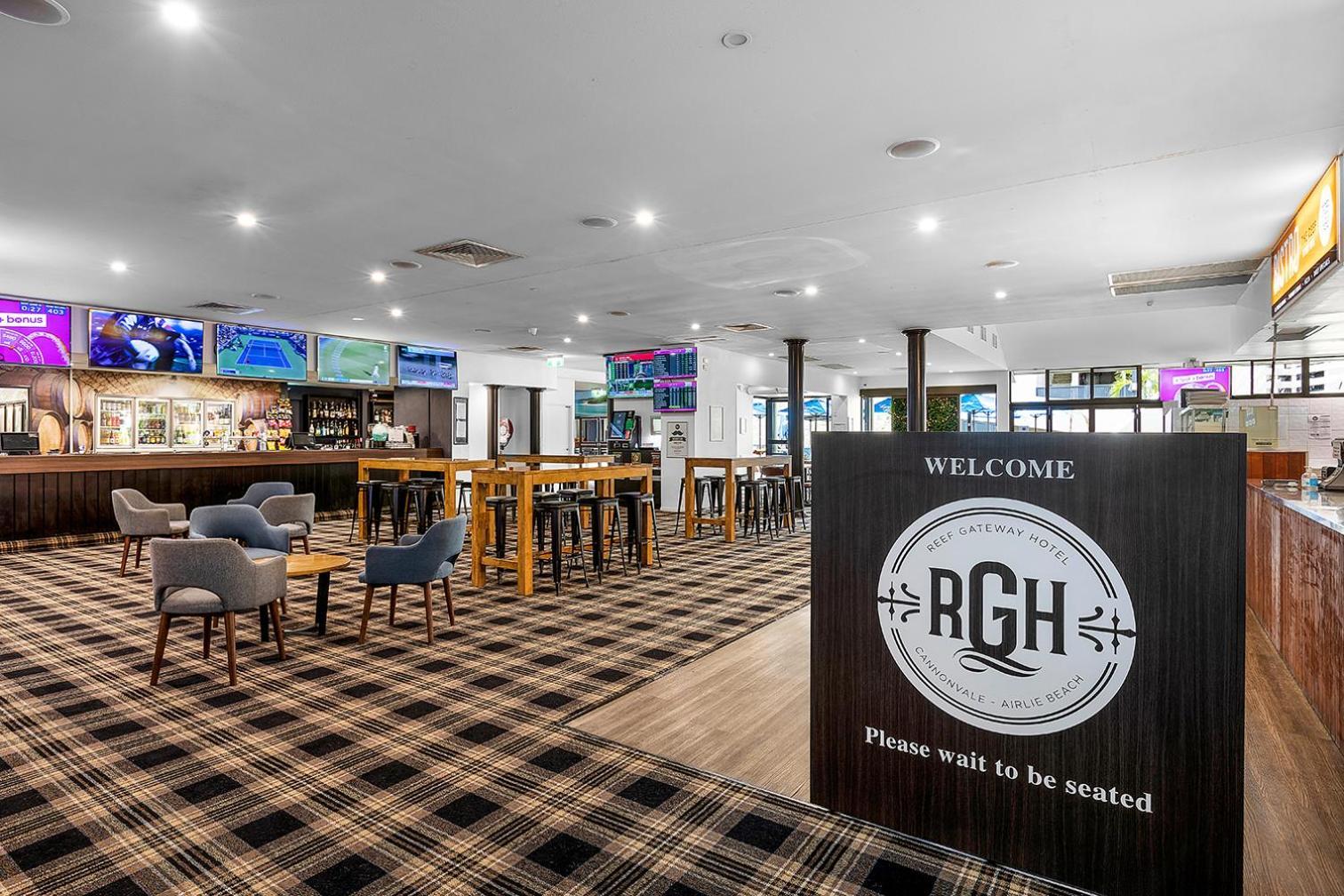 Reef Gateway Hotel Еърли Бийч Екстериор снимка
