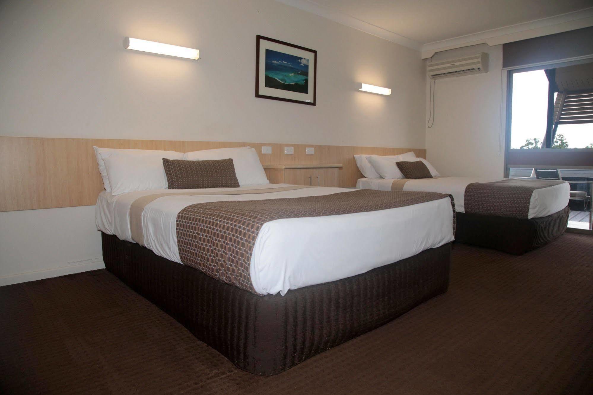 Reef Gateway Hotel Еърли Бийч Екстериор снимка